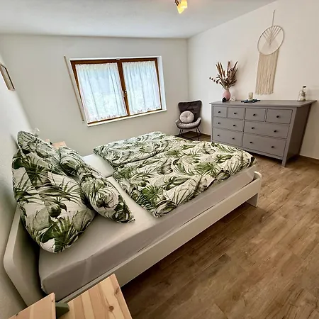 Bachgefluester Daire *